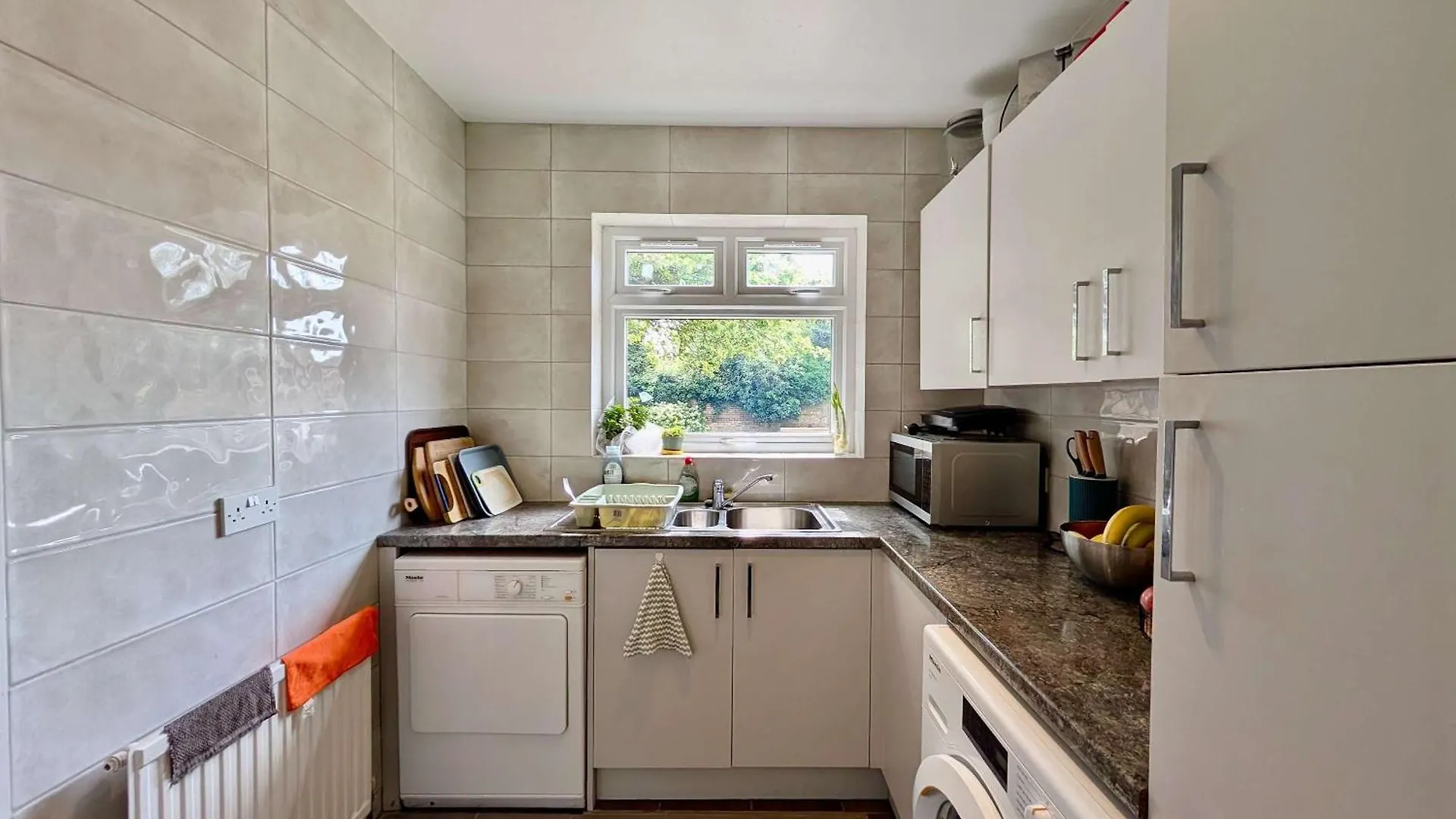 Spacious House With Amazing Backyard And Parking Hounslow 0*,