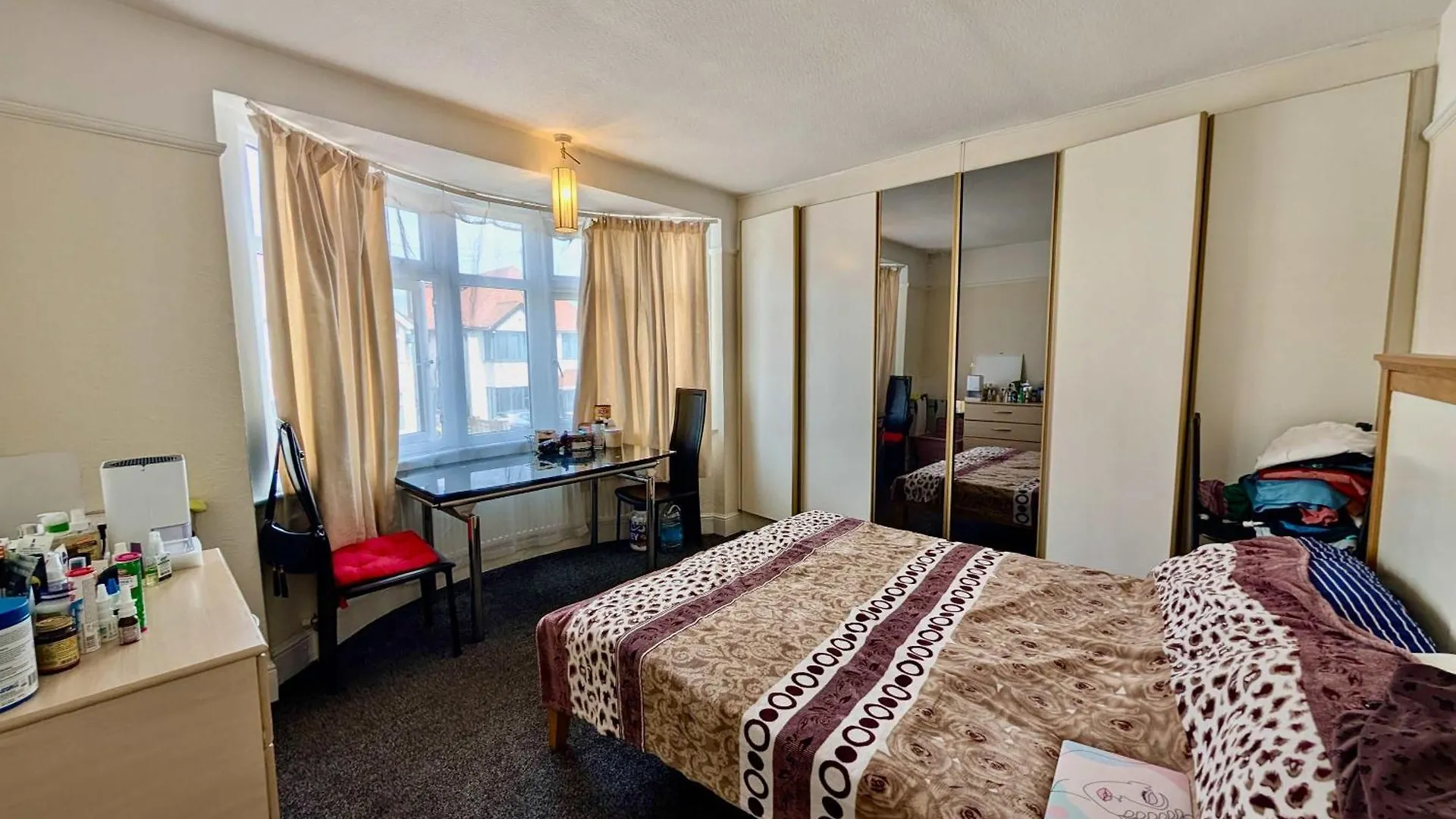 Spacious House With Amazing Backyard And Parking Hounslow United Kingdom