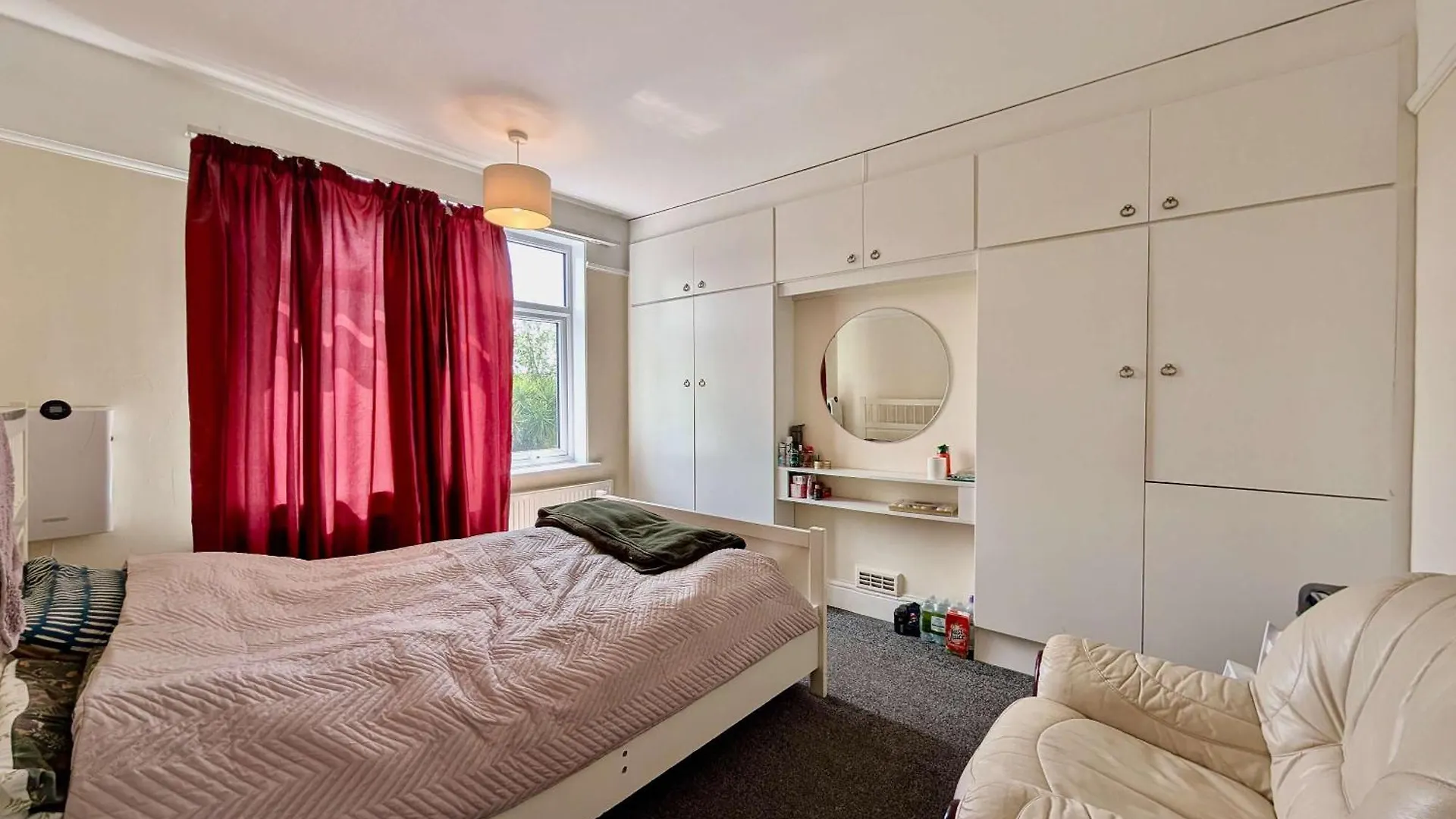 Spacious House With Amazing Backyard And Parking Hounslow 0*,  United Kingdom