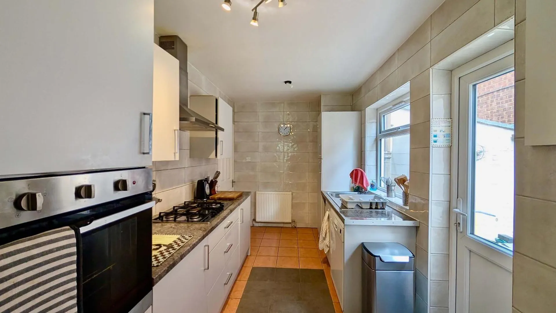 Spacious House With Amazing Backyard And Parking Hounslow