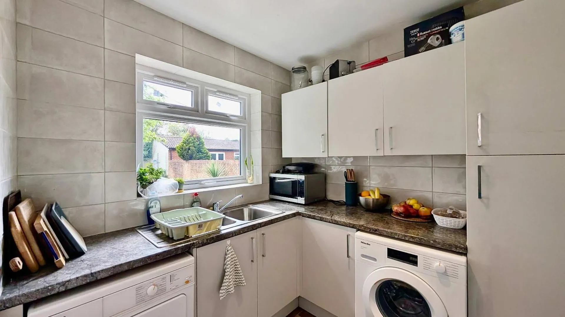 Spacious House With Amazing Backyard And Parking Hounslow Holiday home